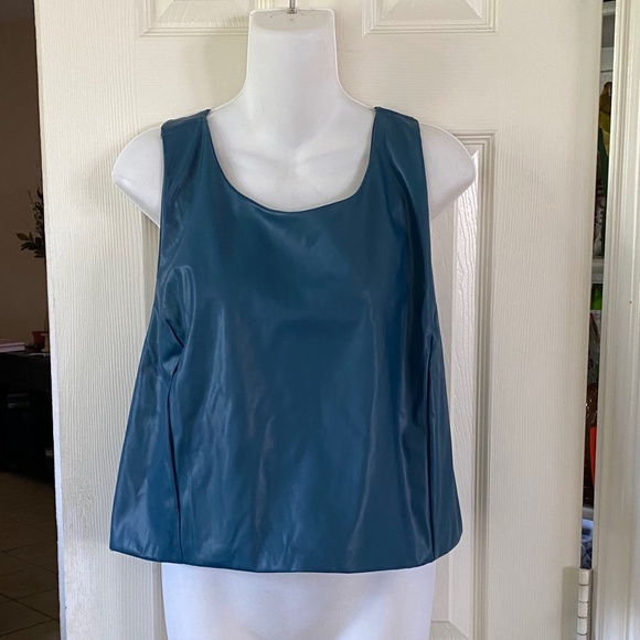 Tahari Sport Women's Active Faux Leather Racerback Cropped Tank - Picture 1 of 6